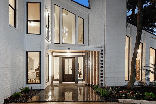 16 Crinkleroot Court, The Woodlands, TX 77380