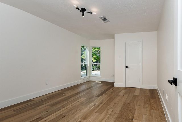 16 Crinkleroot Court, The Woodlands, TX 77380