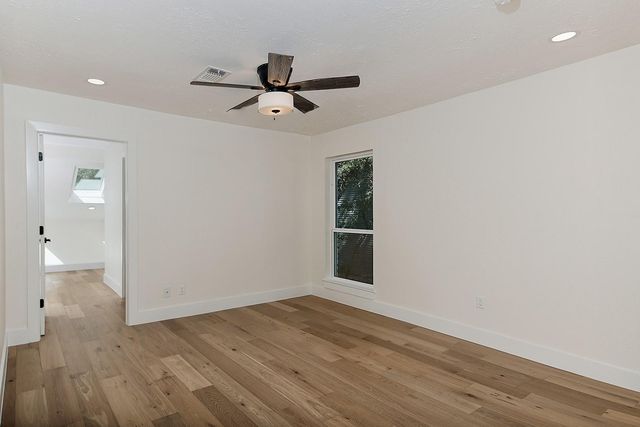 16 Crinkleroot Court, The Woodlands, TX 77380