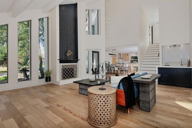 16 Crinkleroot Court, The Woodlands, TX 77380