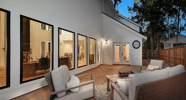 16 Crinkleroot Court, The Woodlands, TX 77380