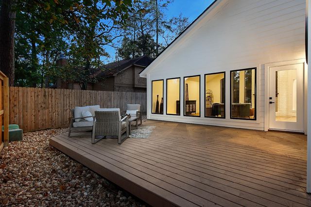 16 Crinkleroot Court, The Woodlands, TX 77380