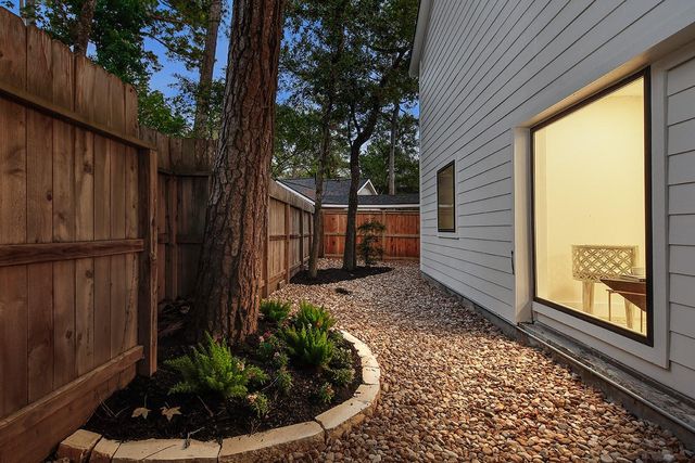 16 Crinkleroot Court, The Woodlands, TX 77380