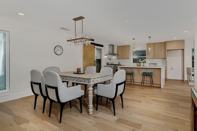 16 Crinkleroot Court, The Woodlands, TX 77380