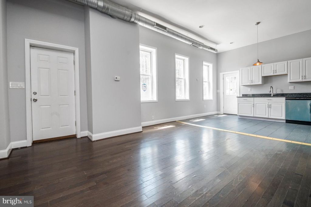 Image 3 of property listing at 1210 WELDON AVE, Baltimore, MD 21211