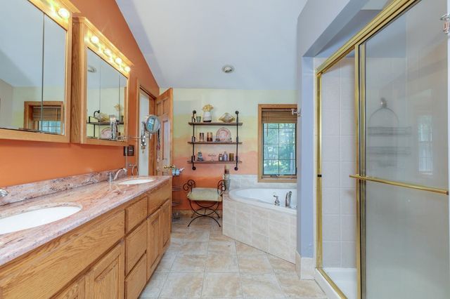 17 Reeds Ferry Way, Merrimack, NH 03054