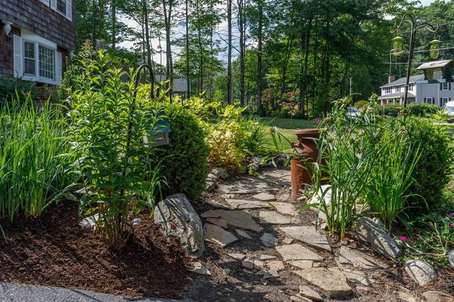 17 Reeds Ferry Way, Merrimack, NH 03054