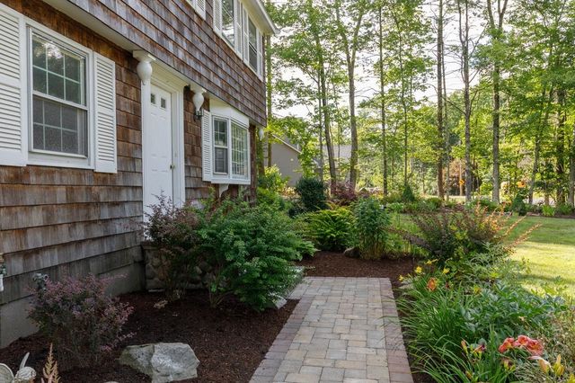 17 Reeds Ferry Way, Merrimack, NH 03054