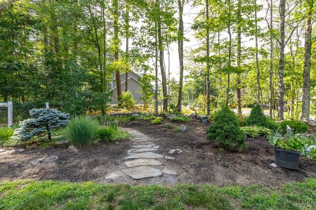 17 Reeds Ferry Way, Merrimack, NH 03054