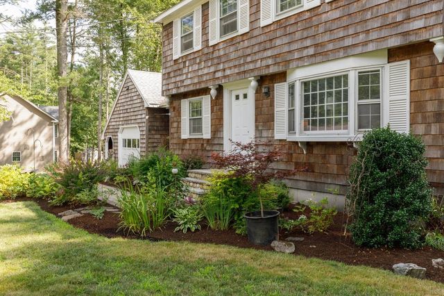 17 Reeds Ferry Way, Merrimack, NH 03054