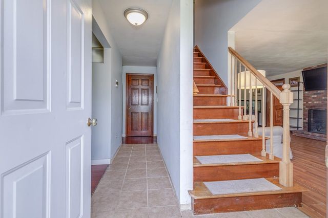 17 Reeds Ferry Way, Merrimack, NH 03054