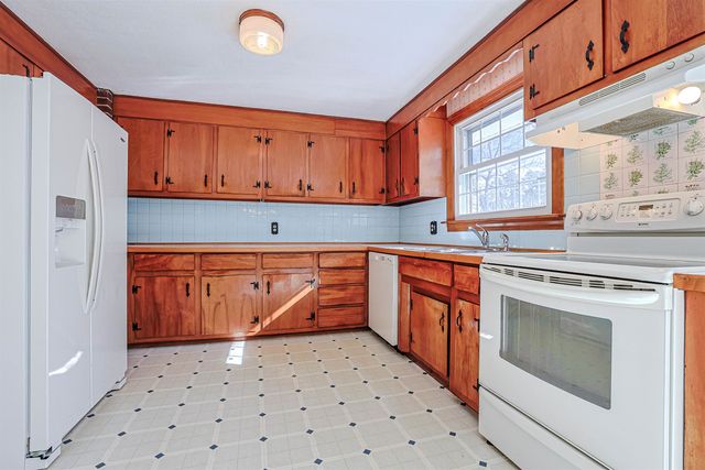 141 Donahue Drive, Manchester, NH 03103