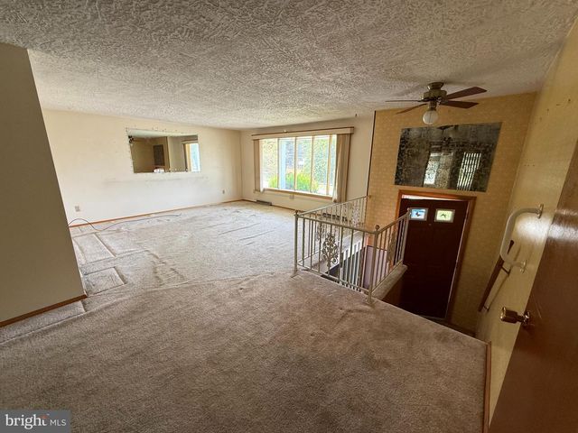 435 FREDERICK DR, Dallastown, PA 17313