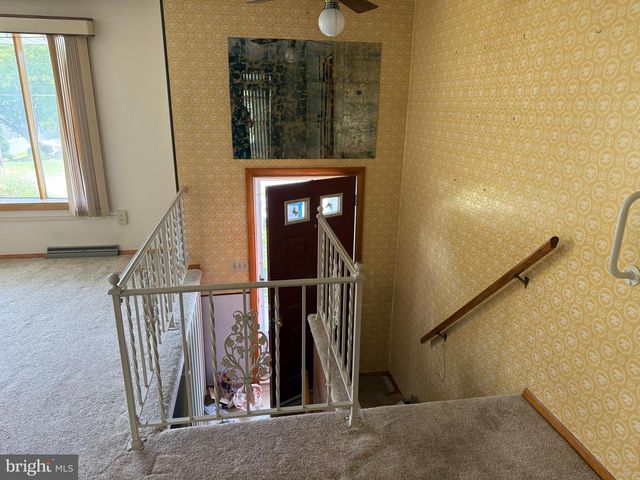 435 FREDERICK DR, Dallastown, PA 17313