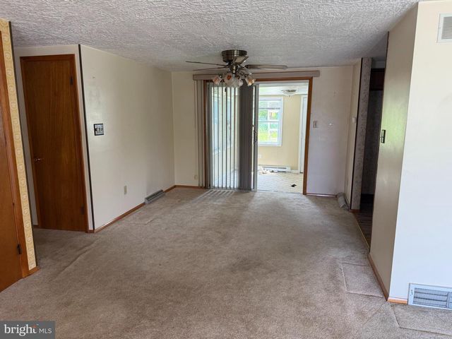 435 FREDERICK DR, Dallastown, PA 17313