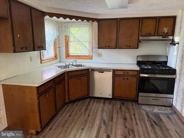 435 FREDERICK DR, Dallastown, PA 17313
