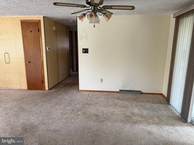 435 FREDERICK DR, Dallastown, PA 17313