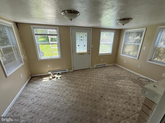435 FREDERICK DR, Dallastown, PA 17313