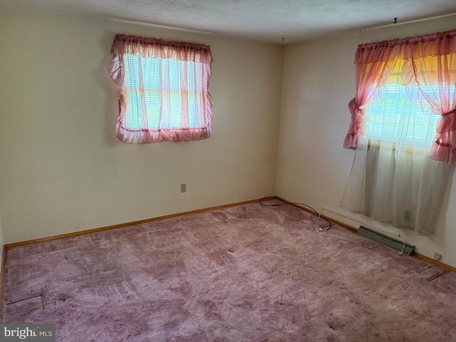 435 FREDERICK DR, Dallastown, PA 17313