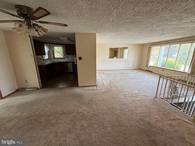 435 FREDERICK DR, Dallastown, PA 17313