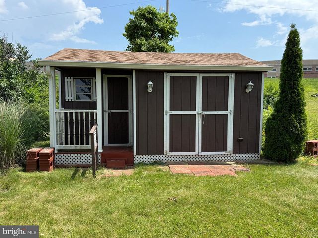 435 FREDERICK DR, Dallastown, PA 17313