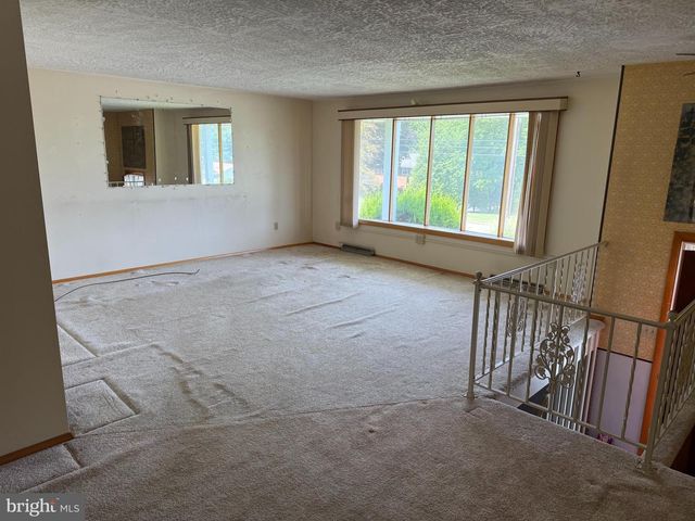 435 FREDERICK DR, Dallastown, PA 17313