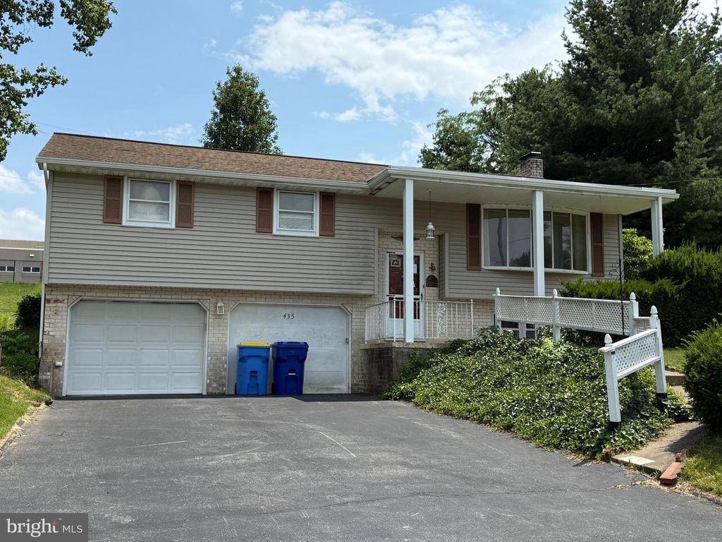 435 FREDERICK DR, Dallastown, PA 17313