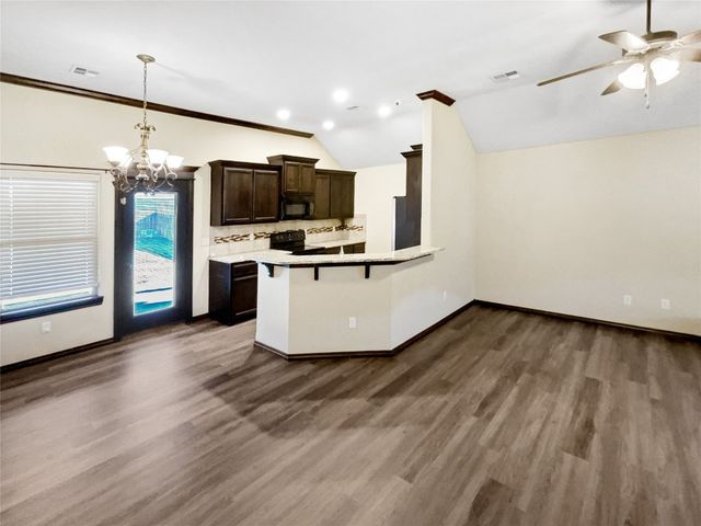 11125 NW 8th Street, Yukon, OK 73099