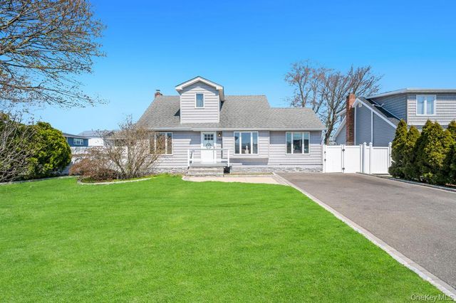 398 33rd Street, Lindenhurst, NY 11757