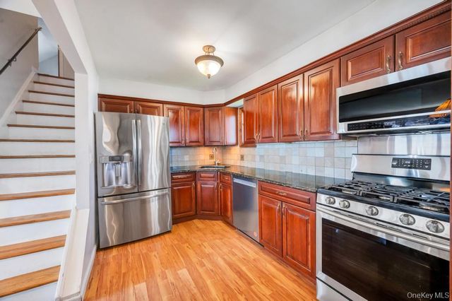 398 33rd Street, Lindenhurst, NY 11757