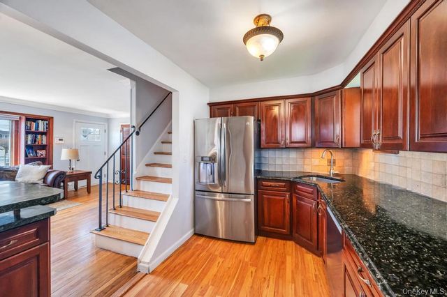 398 33rd Street, Lindenhurst, NY 11757