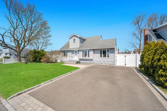 398 33rd Street, Lindenhurst, NY 11757