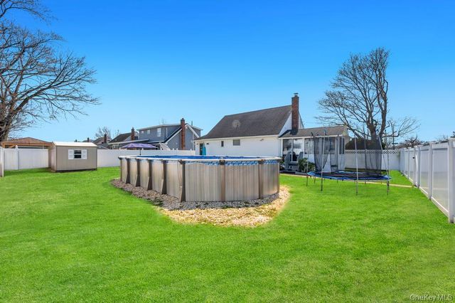 398 33rd Street, Lindenhurst, NY 11757