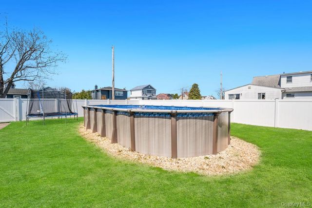 398 33rd Street, Lindenhurst, NY 11757