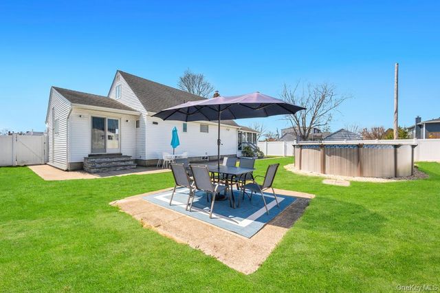 398 33rd Street, Lindenhurst, NY 11757