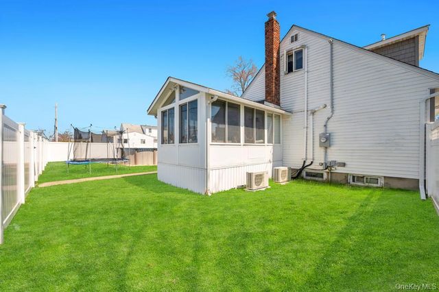 398 33rd Street, Lindenhurst, NY 11757