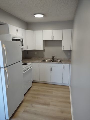 325 Clymer Road, Hiawatha, IA 52233