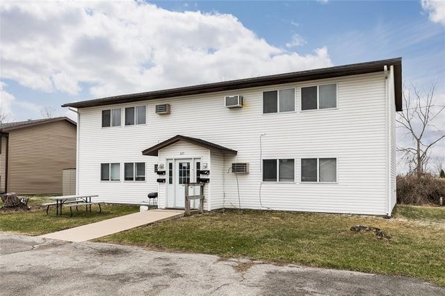 325 Clymer Road, Hiawatha, IA 52233