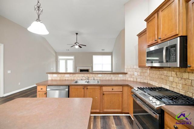 106 E Haven Court, Kathleen, GA 31047