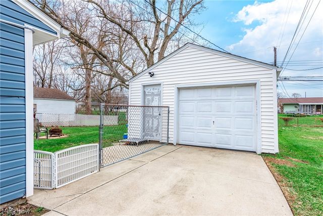 572 Bell Avenue, Elyria, OH 44035