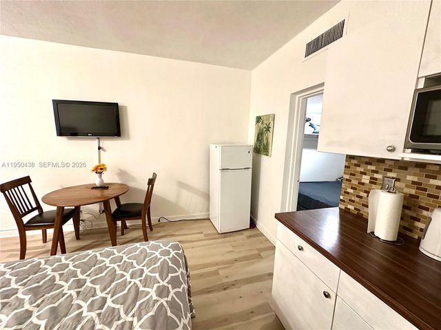 26 Diplomat Pkwy 2325, Hallandale Beach, FL 33009