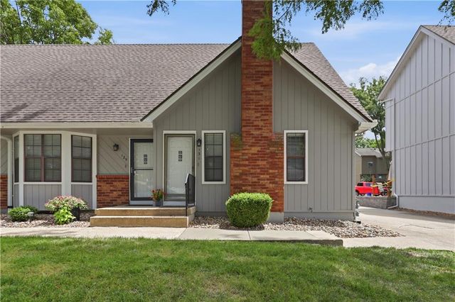 131 SW Donovan Road, Lee's Summit, MO 64063