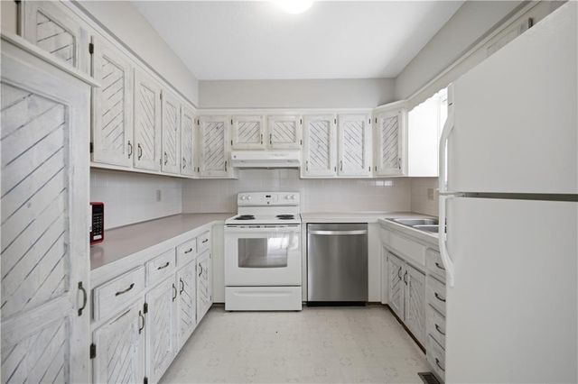 131 SW Donovan Road, Lee's Summit, MO 64063