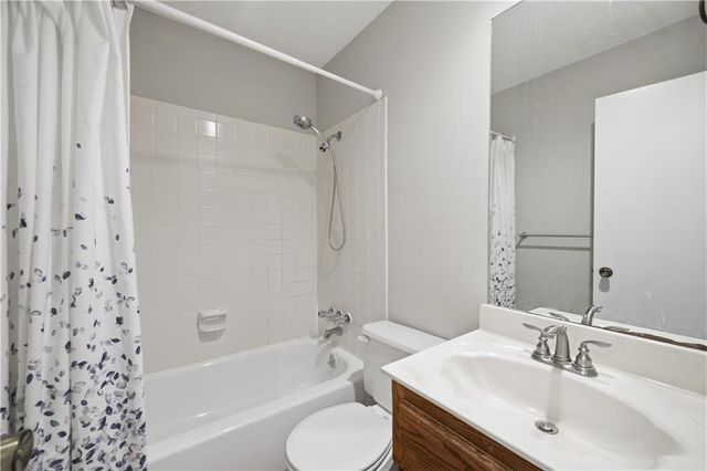 131 SW Donovan Road, Lee's Summit, MO 64063
