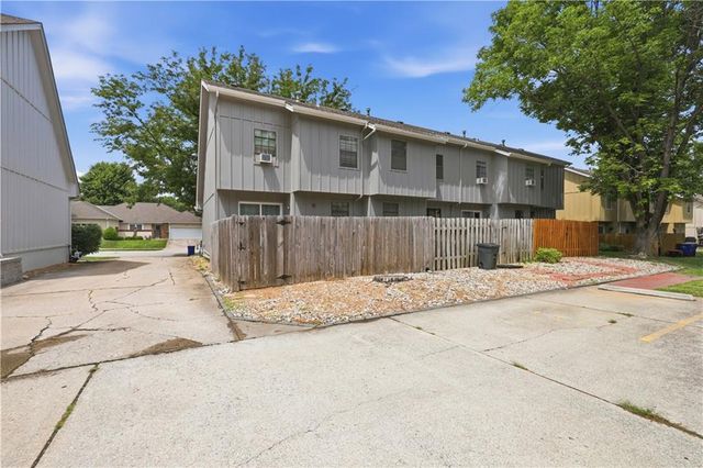 131 SW Donovan Road, Lee's Summit, MO 64063
