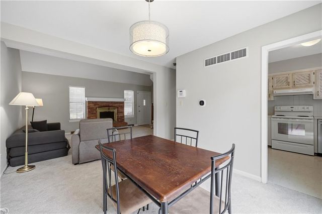 131 SW Donovan Road, Lee's Summit, MO 64063