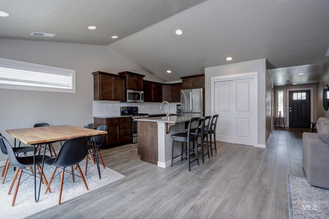 1169 N Ryde Ave, Kuna, ID 83634