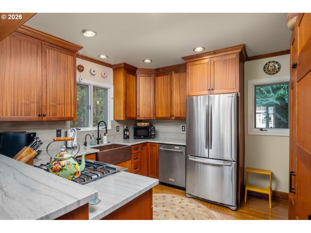 571 Nw ALPINE Ter, Portland, OR 97210