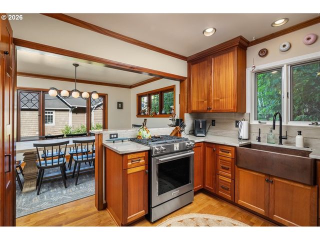 571 Nw ALPINE Ter, Portland, OR 97210