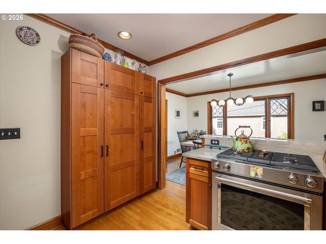 571 Nw ALPINE Ter, Portland, OR 97210